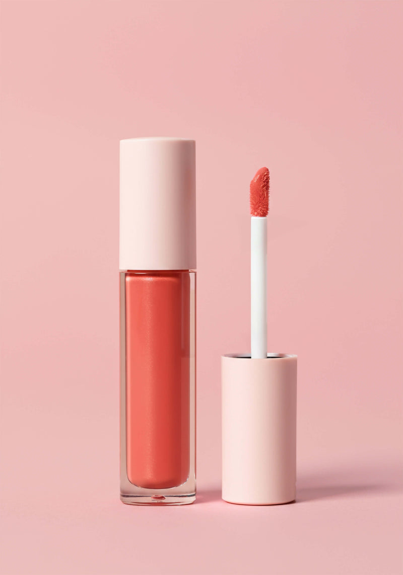 Lip gloss in clear plastic packaging with a matte plastic cap. The product comes with a standard doe foot applicator.